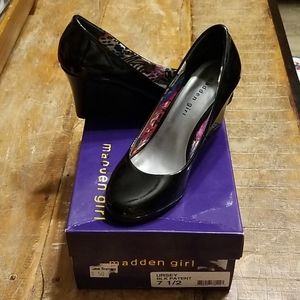 Madden Girl Blk patent leather wedges 7.5